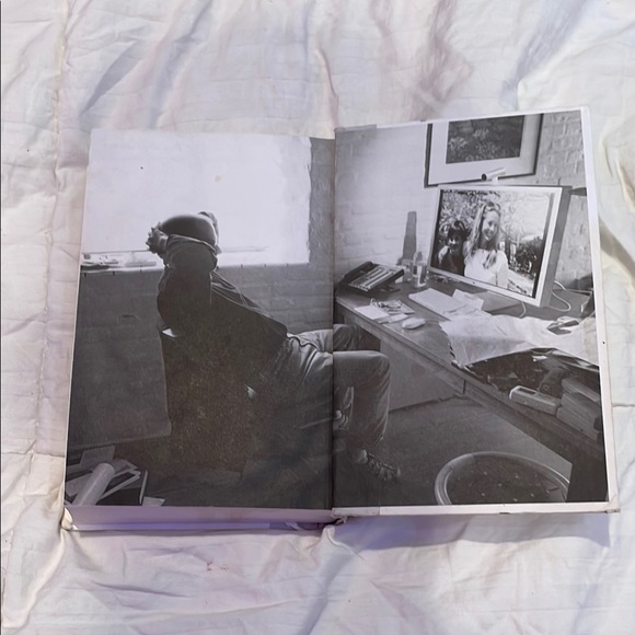 3 FOR $15 ITEM
Steve Jobs by Walter Isaacson Hardcover Book NWOT - Picture 4 of 5